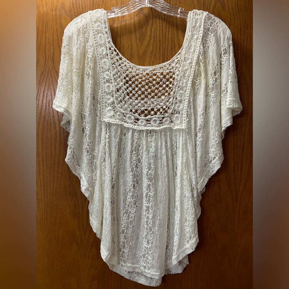 Grace & Lace flutter sleeve lace top